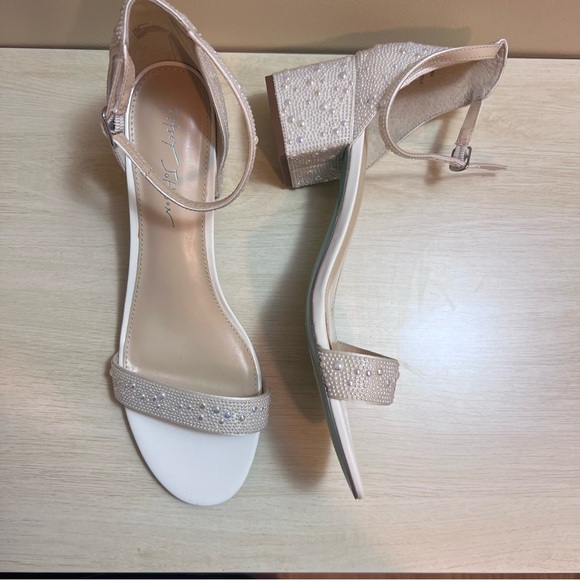 Betsey Johnson Sparkling Ivory Block Heels - Picture 1 of 5